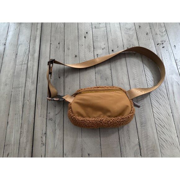 Lululemon Everywhere Fleece Belt Bag Burnt Caramel - Picture 5 of 7
